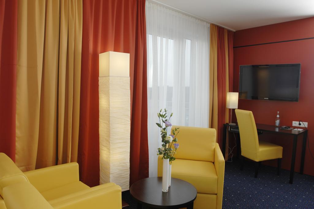 Stay2Munich Hotel & Serviced Apartments Brunnthal Bagian luar foto